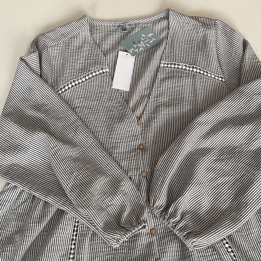 Floral & Ivy SoHo Dec Out Black and White Striped Blouse NWT - Picture 3 of 16